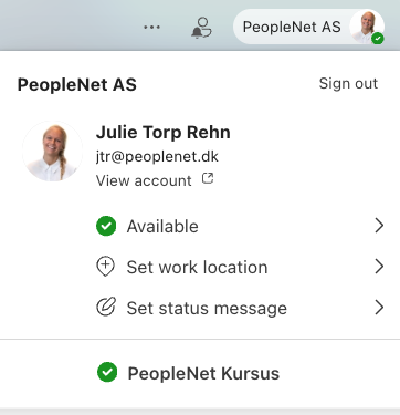 Status menu i Teams, som viser, om du er tilgængelig eller ej.